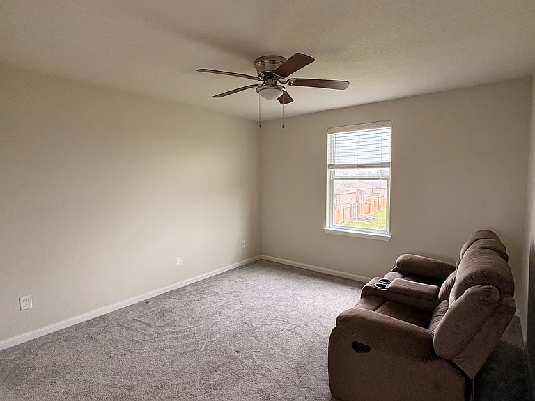9807 Opal Rock Dr — Photo 31