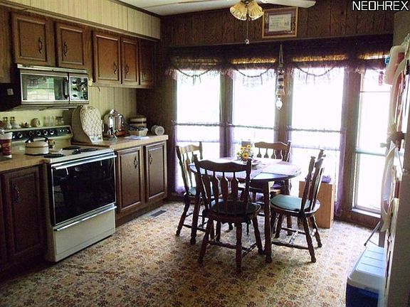 Spacious Kitchen/Dining Area
