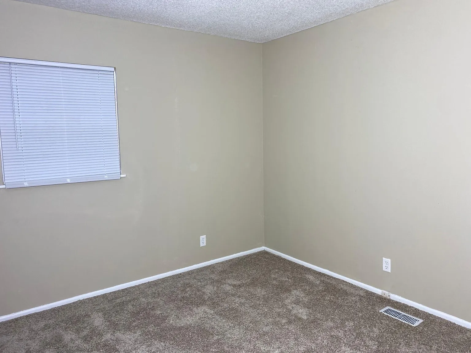 3 bed, 1100 sqft, $1,525 — Photo 3