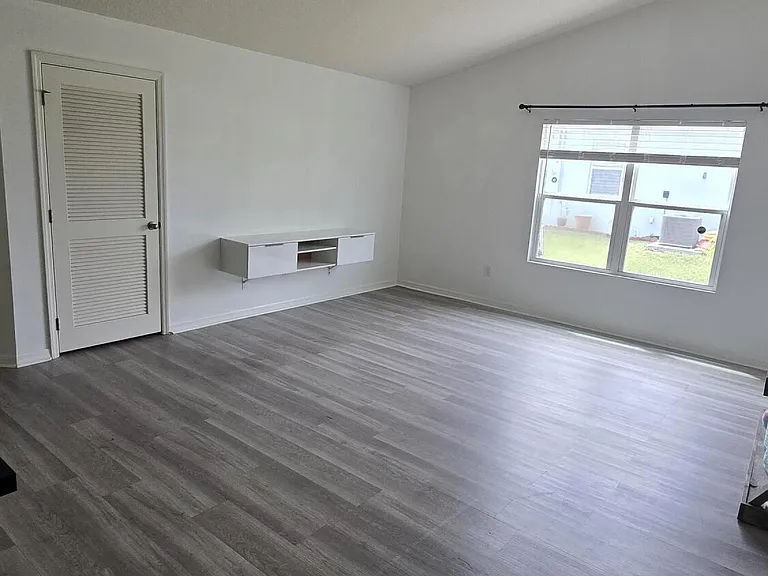 1832 SW Cameo Blvd — Photo 9
