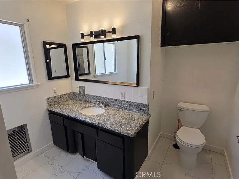 6034 S Kings Rd — Photo 12