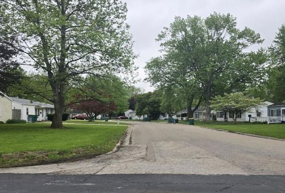 2nd image of 1485 Meadow Dr