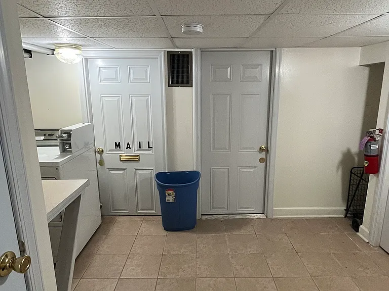 4426 Osage Ave #1R — Photo 4