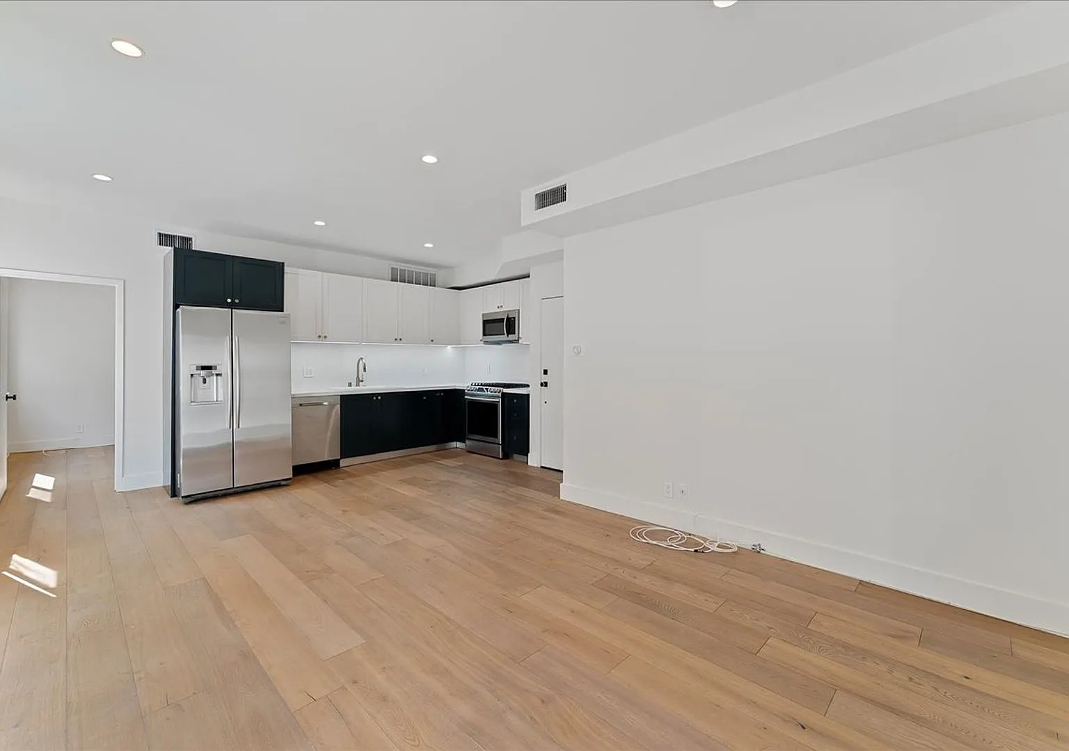Beautiful Two Bedroom Apartment | West Hollywood | Beverly Hills — Photo 1