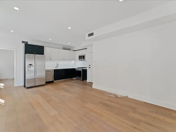 135 N Doheny Dr APT 201, West Hollywood, CA 90048
