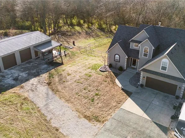 9512 S Corn Rd, Lone Jack, MO 64070