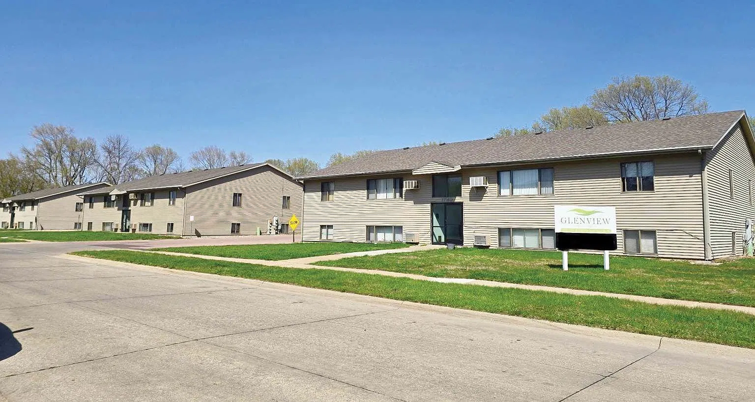 Glenview Apartments 1720 — Photo 1