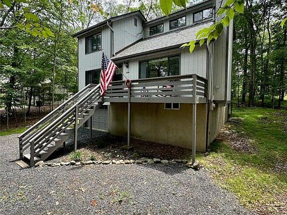 2nd image of 170 Clubhouse Dr