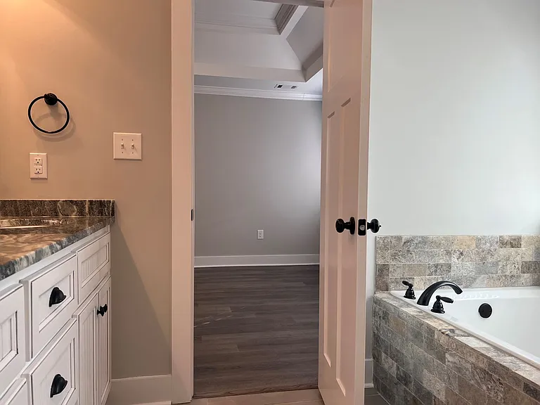 98 Amherst St — Photo 15