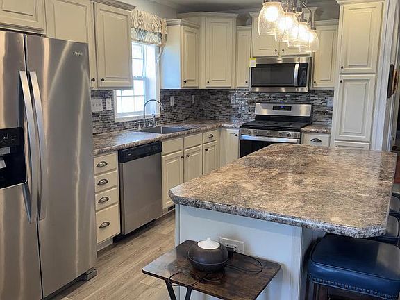 4th image of 57 N Meadowbrook Dr