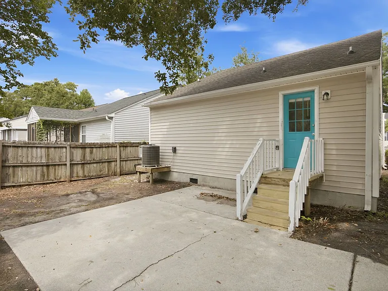 630 Varsity Dr — Photo 32