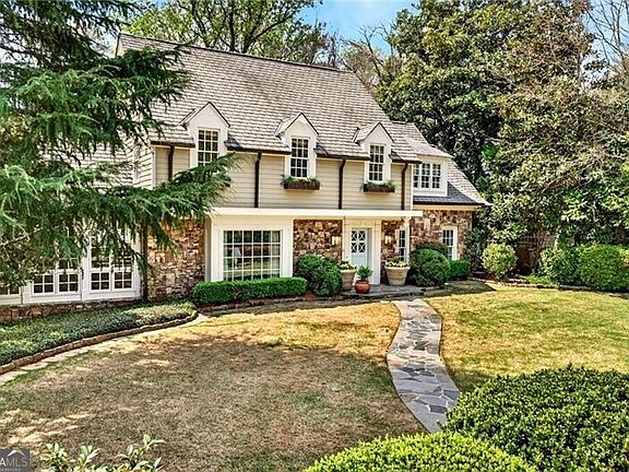 3rd image of 3814 Vermont Rd NE