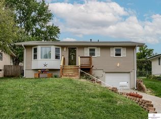 8811 Weir St, Omaha, NE 68127