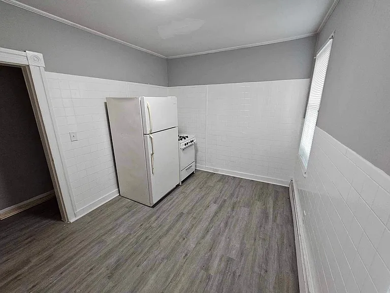 276 S Loudon Ave — Photo 3