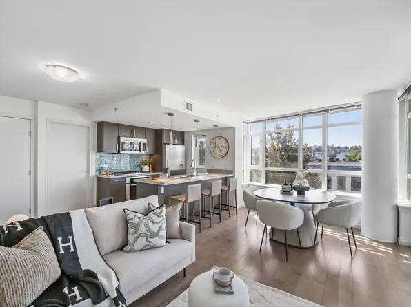 89 W 2nd Ave #503, Vancouver, BC V5Y 0G9