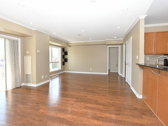 4th image of 8 Harris St #418