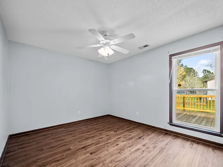 1003 Springdale Dr — Photo 12