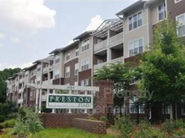 1000 E Woodlawn Rd, Charlotte, NC