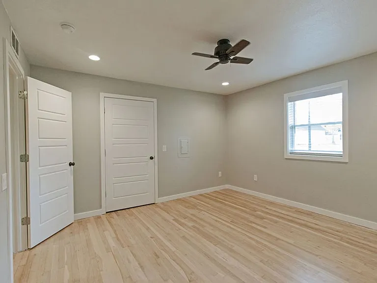 400 W Poplar St #E — Photo 20