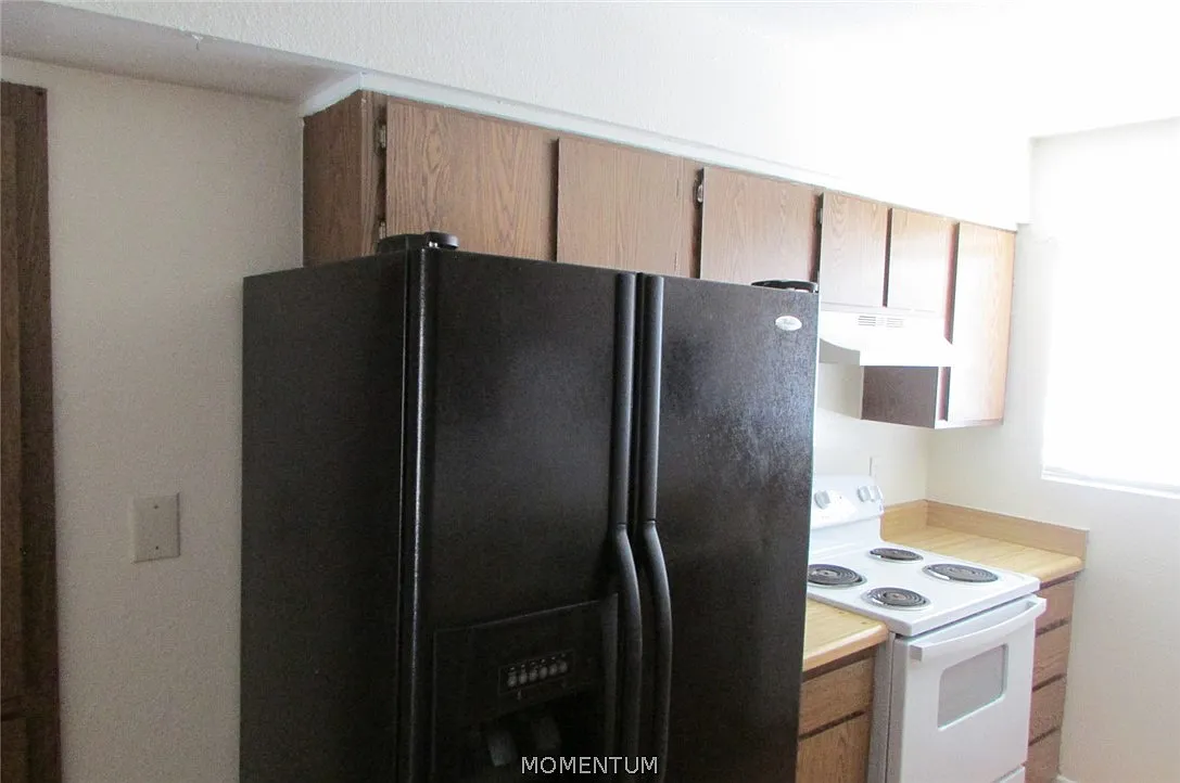 2 bed, 1.0 bath, 2938 sqft, $950 — Photo 4