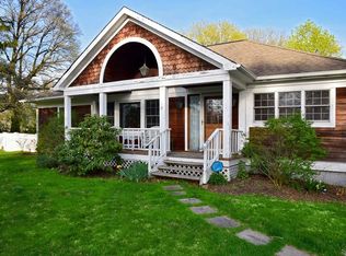 11 Hewitt Dr, Northport, NY 11768
