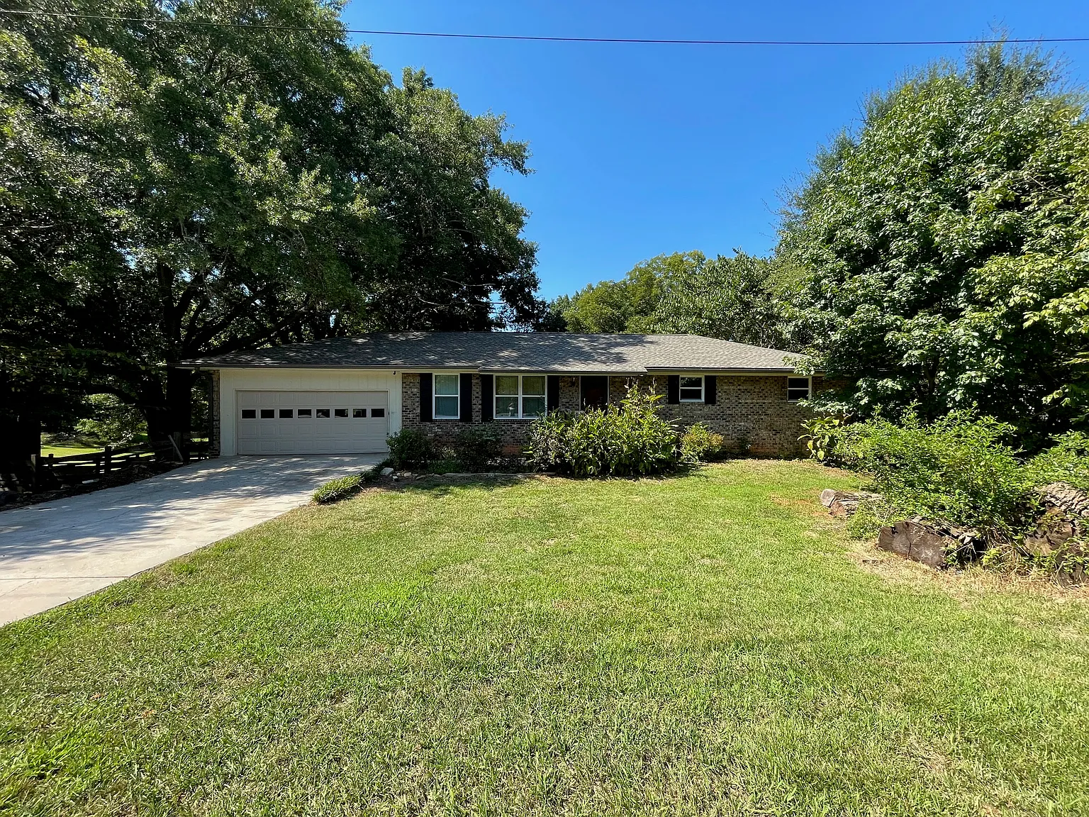 3 bed, 1456 sqft, $2,200 — Photo 2