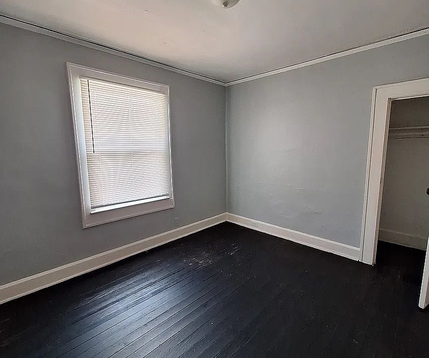1st image of 319 W 40th St