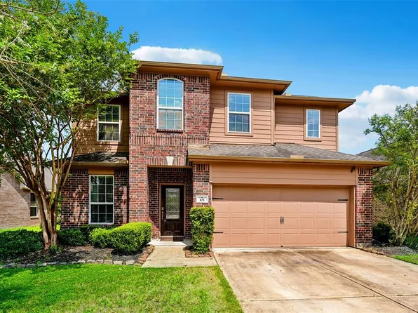 105 Long Meadow Court, Clute, TX 77531