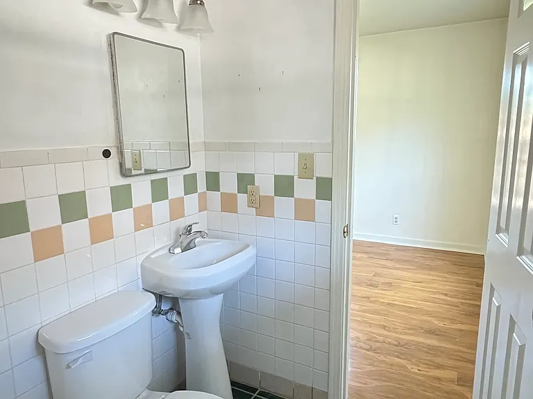 3821 Woodleigh St #1 — Photo 2