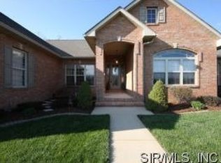 27 Wolf Creek Dr, Swansea, IL 62226