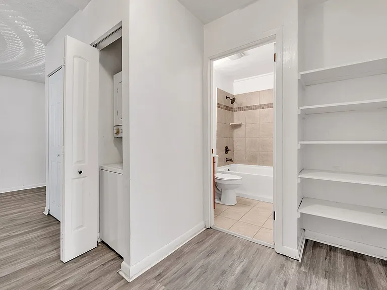 1419 W 40th St — Photo 5