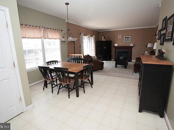 4th image of 10055 Lindale Ave