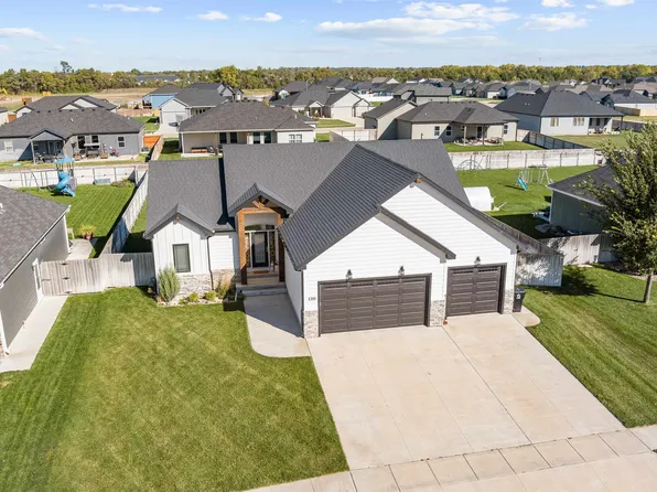 1201 Shoreline Dr W, Salina, KS 67401