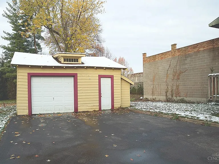 5747 Hamilton Ave — Photo 10