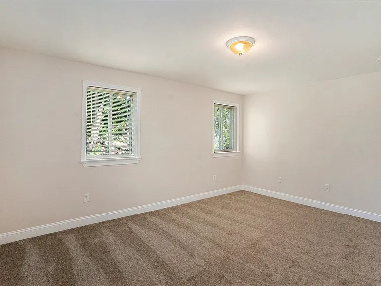 Maple Court Apartments — Photo 52