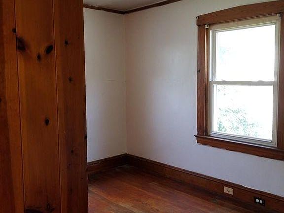 3rd image of 2131 Spencer St
