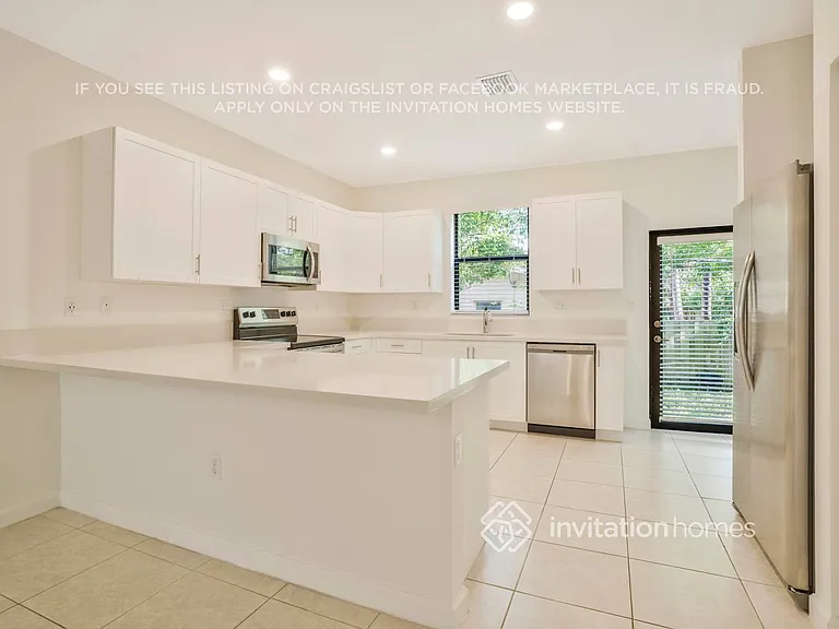 1636 SW 29th St — Photo 9