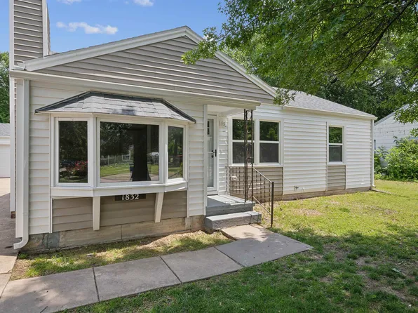 1832 S Ridgewood Dr, Wichita, KS 67218