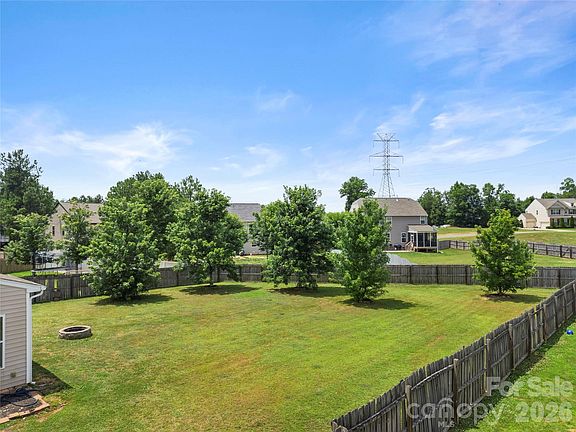 5th image of 3017 Rhododendron Pl