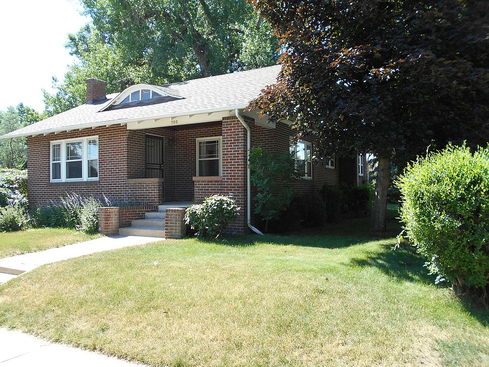 Front Exterior/Porch