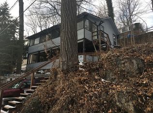 26 Meteor Trl, Andover, NJ 07821