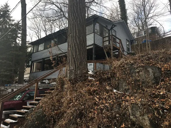 26 Meteor Trl, Andover, NJ 07821