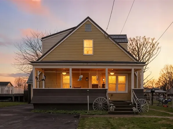 709 Jefferson Ave, Natrona Heights, PA 15065