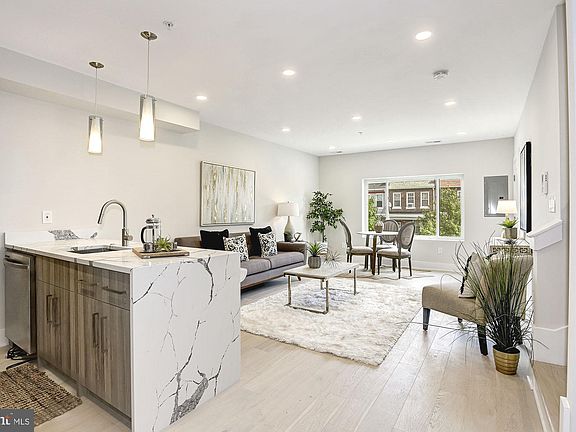 5th image of 2714 6th St NE #4