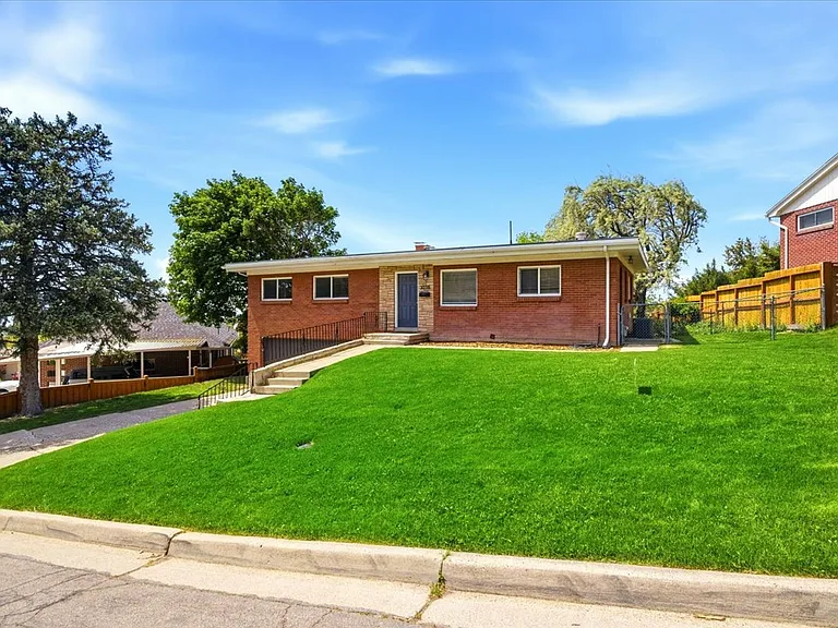 3036 S Sequoia Dr — Photo 3