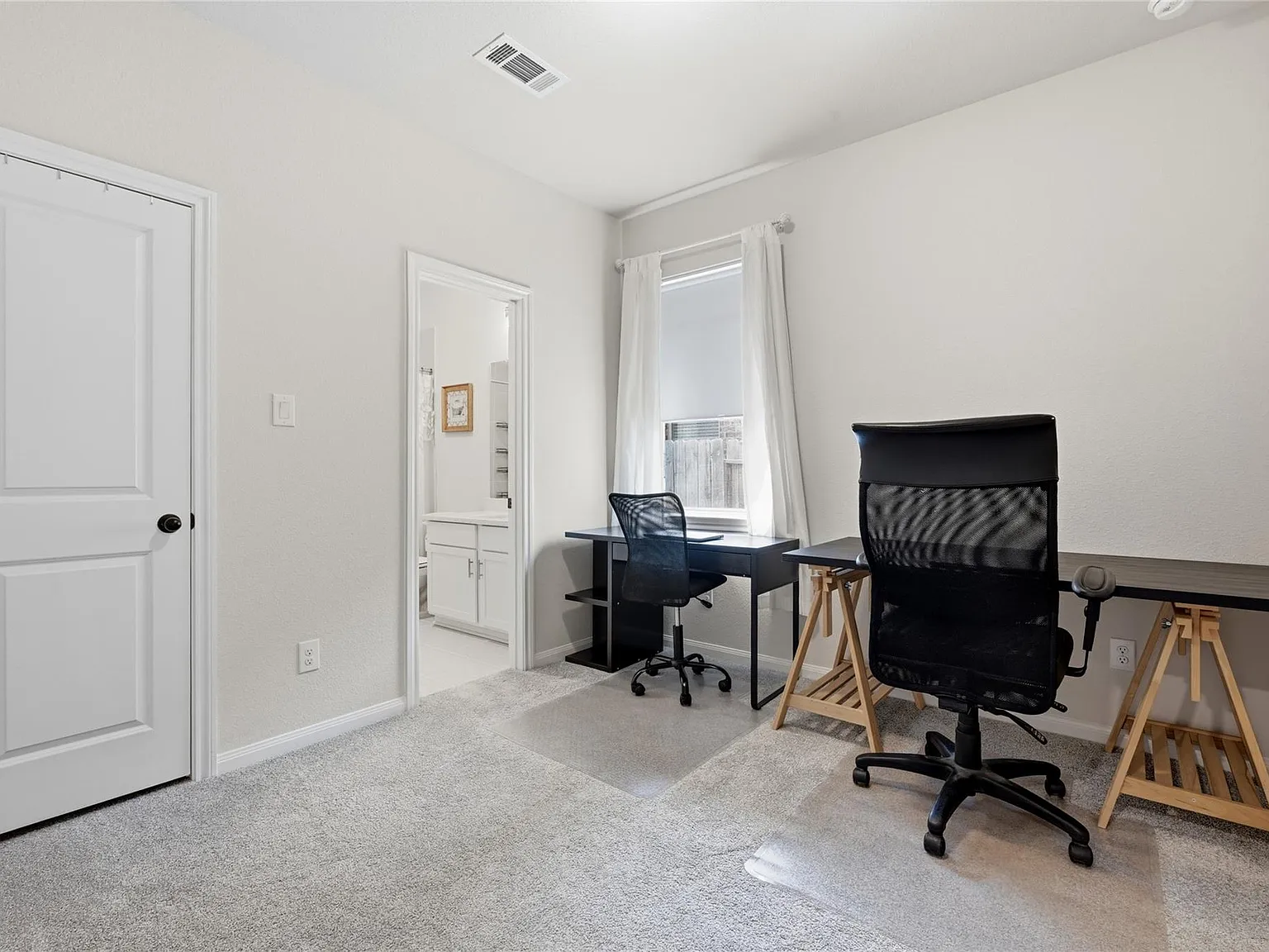 4 bed, 3.5 bath, 2317 sqft, $2,850 — Photo 4