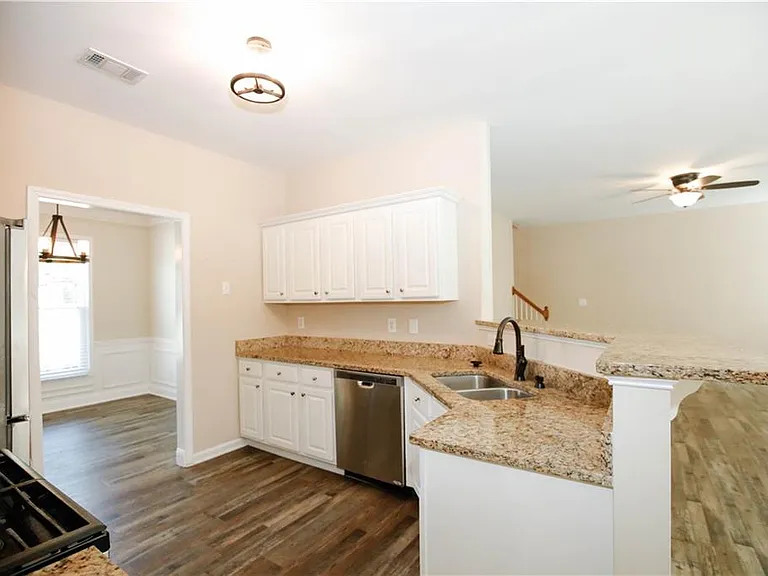 1005 Landover Xing — Photo 9