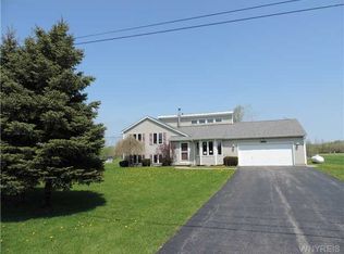 5873 Dunnigan Rd, Lockport, NY 14094