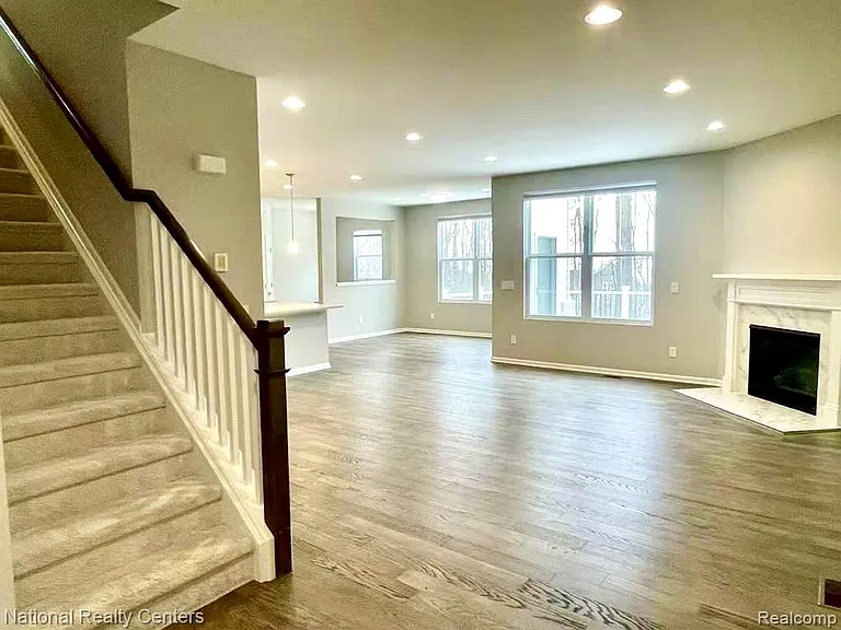 2835 Dillon Dr — Photo 4