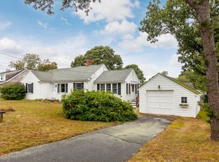 12 Cross St, Dennis Port, MA 02639